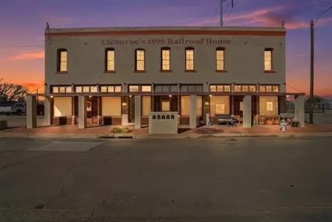 419-423 E Henderson St, Cleburne, TX 76031