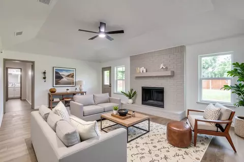 402 Country Meadow Dr, Mansfield, TX 76063