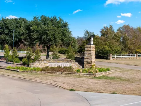 1055 Hidden Oaks Dr, Wills Point, TX 75169