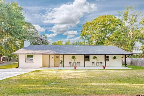 613 Northgate Dr, Lindale, TX 75771