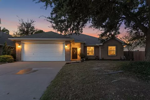 317 Vera Dr, Burleson, TX 76028