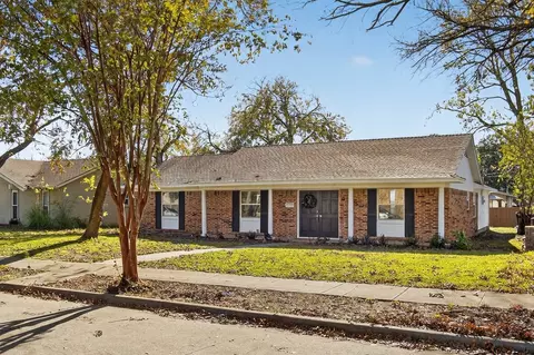 4725 Snow Dr, Mesquite, TX 75150