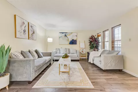 527 Towne House Ln, Richardson, TX 75081