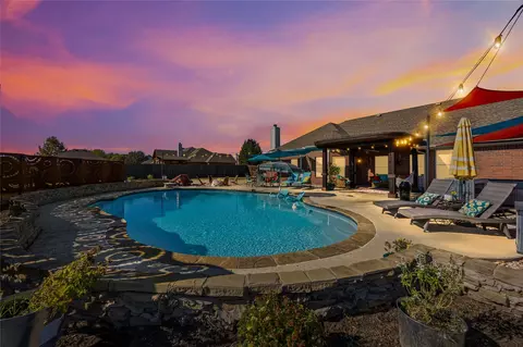 112 Springfield Ln, Waxahachie, TX 75165