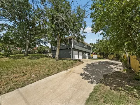 136 SW Rand Dr, Burleson, TX 76028
