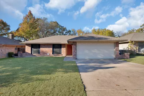 2117 Chapel Downs Dr, Arlington, TX 76017