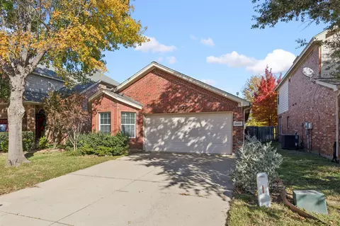 2633 Mountain Lion Dr, Fort Worth, TX 76244
