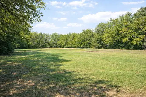 511 Rogers Rd, Newark, TX 76071