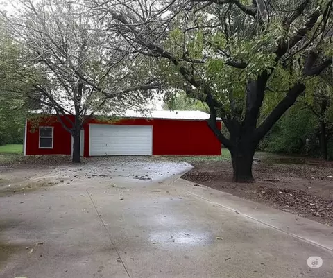511 Rogers Rd, Newark, TX 76071