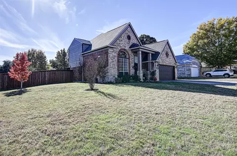 6844 Dogwood Ln, North Richland Hills, TX 76182