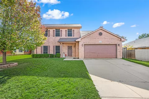 3904 Berrybush Ln, Fort Worth, TX 76137