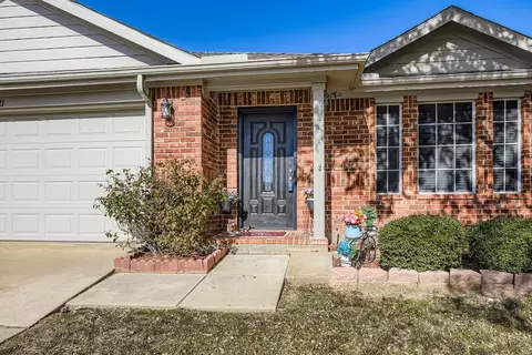 5121 Meridian Ln, Fort Worth, TX 76244