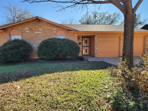 620 Smith Ave, Crowley, TX 76036