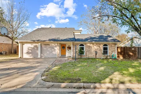 736 NW Wood St, Burleson, TX 76028