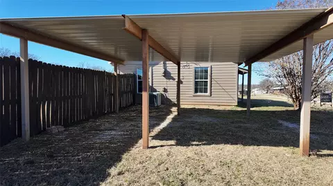 137 Wesley Ln, Bridgeport, TX 76426