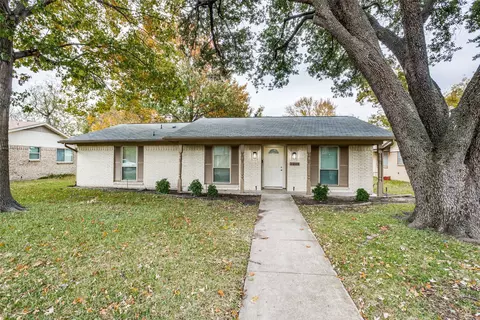 1014 Ravencroft Dr, Garland, TX 75043