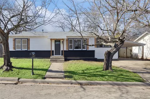 1301 N Douglas Ave, Cleburne, TX 76033
