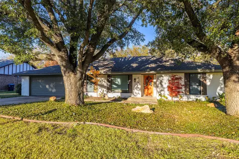 5809 Rayburn Dr, Fort Worth, TX 76133