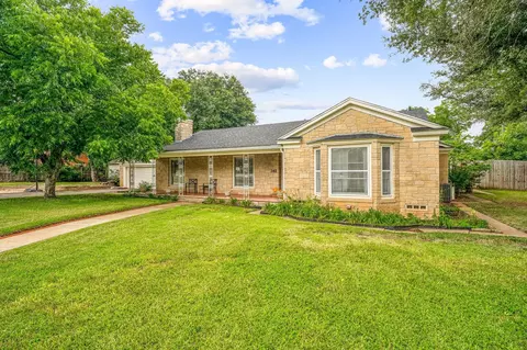 341 S Moseley St, De Leon, TX 76444