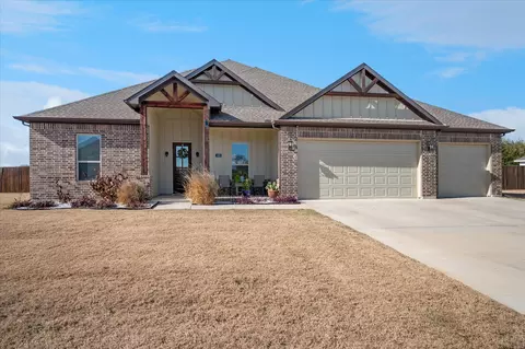 409 N College St, Pilot Point, TX 76258