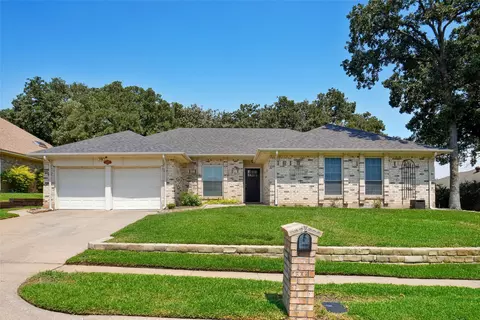 1000 Forest Trail Ct, Euless, TX 76039