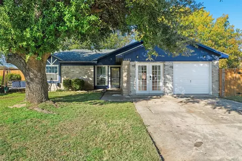 1133 Park Center Ct, Saginaw, TX 76179