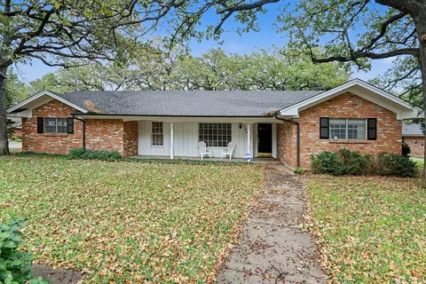 709 W Pleasantview Dr, Hurst, TX 76054