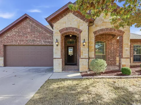 8916 Stone Top Dr, Fort Worth, TX 76179