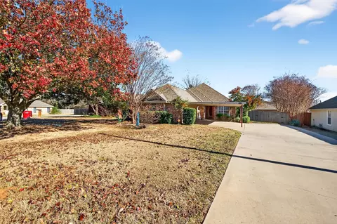 207 Gayle Cir, Bells, TX 75414