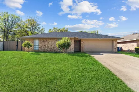 500 Pidgeon Ct, Desoto, TX 75115