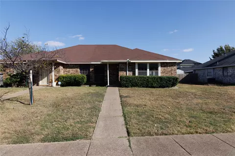 2910 Tanglewood Dr, Lancaster, TX 75134