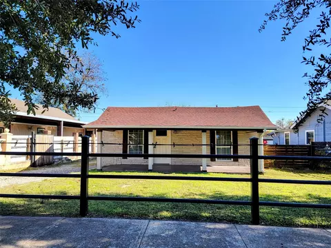 2004 Prairie Ave, Fort Worth, TX 76164