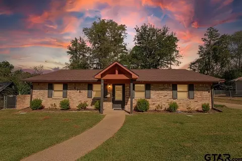 213 Treetop Ln, Hideaway, TX 75771