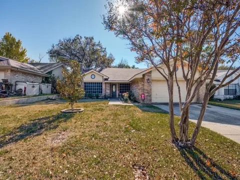 2104 Cold Springs Dr, Arlington, TX 76017
