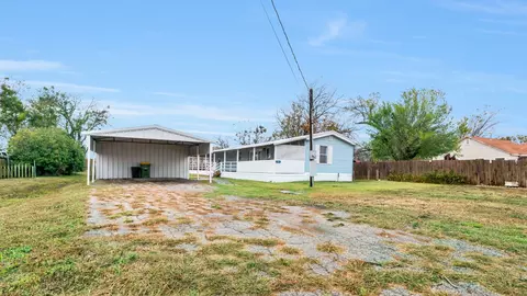 600 Mcduff Ave, Grandview, TX 76050