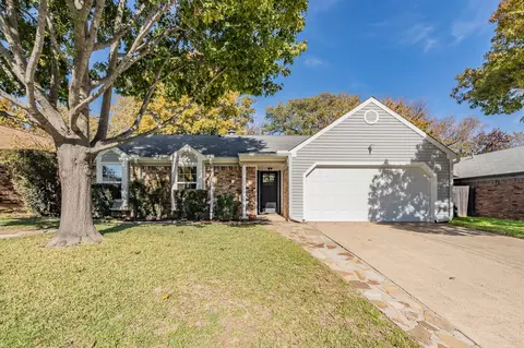 505 Rosemary Ln, Euless, TX 76039