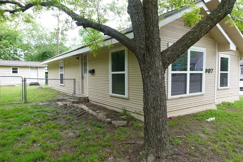 907 Hall St, Mckinney, TX 75069
