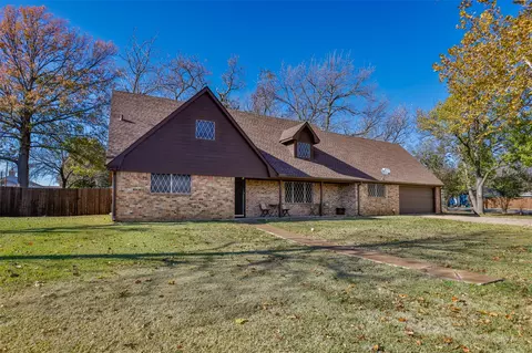 300 Thompson St, Pottsboro, TX 75076