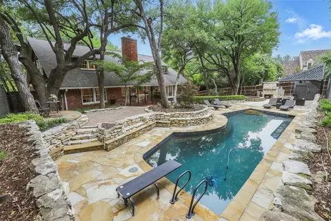 208 Rockwood Park Dr, Fort Worth, TX 76107