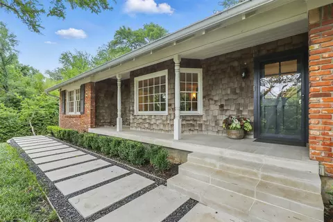 208 Rockwood Park Dr, Fort Worth, TX 76107