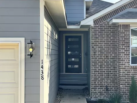 1438 E Waco Ave, Dallas, TX 75216