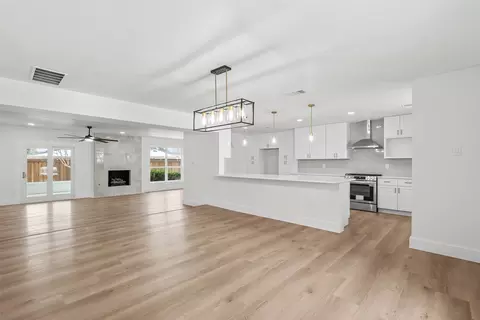 Living - 929 E Berkeley Dr, Richardson, TX 75081 photo 2 of 3