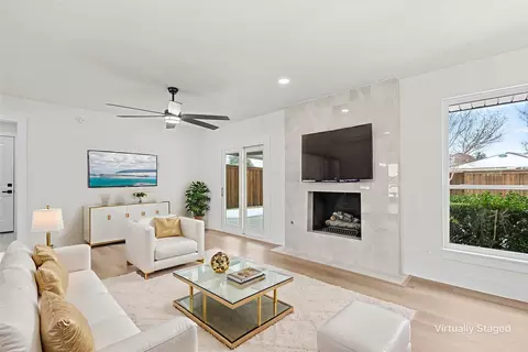 Living - 929 E Berkeley Dr, Richardson, TX 75081 photo 3 of 3