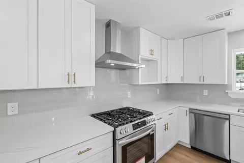 Kitchen - 929 E Berkeley Dr, Richardson, TX 75081 photo 2 of 4