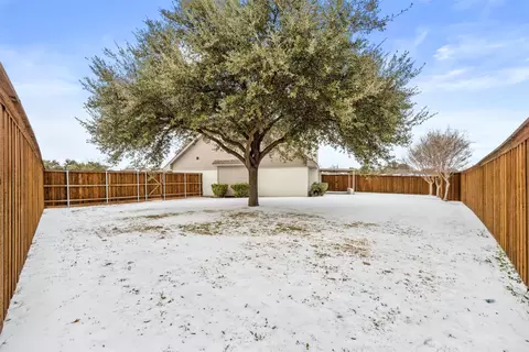 Exterior - 929 E Berkeley Dr, Richardson, TX 75081 photo 4 of 6
