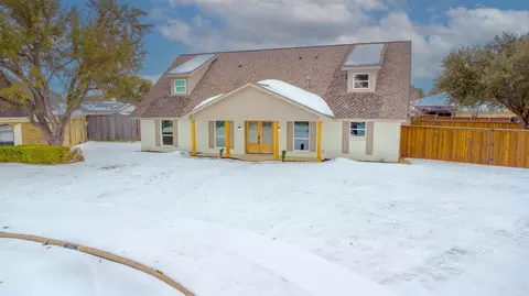Exterior - 929 E Berkeley Dr, Richardson, TX 75081 photo 5 of 6