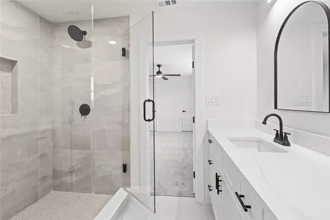 Bath - 929 E Berkeley Dr, Richardson, TX 75081 photo 4 of 5