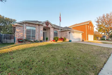 4017 Azalea Dr, Haltom City, TX 76137