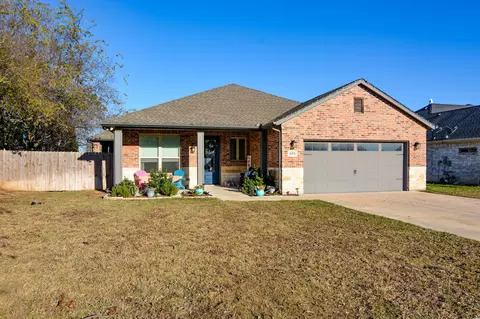 601 Mathew St, Grandview, TX 76050