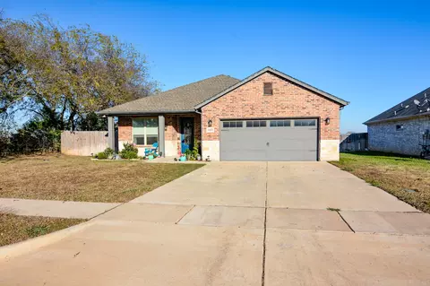 601 Mathew St, Grandview, TX 76050